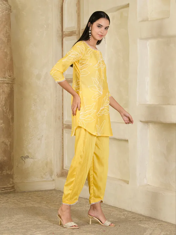 Yellow_Embroidered_Chanderi_Co-Ord_Set