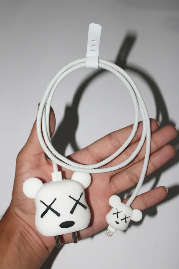 Bear_Face_Silicone_Coin_Pouch_White_Compact_Zip_Closure-_Only_for_Iphone_(18-20_Watt_Charger)