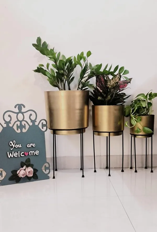 Metal_Planter_Pot_With_Stand