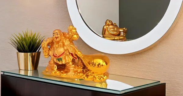 Laughing_Buddha_Figurine_With_Money_Bag