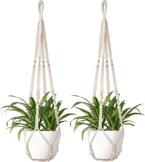 Macrame_Plant_Hanger_With_Wood_Beads