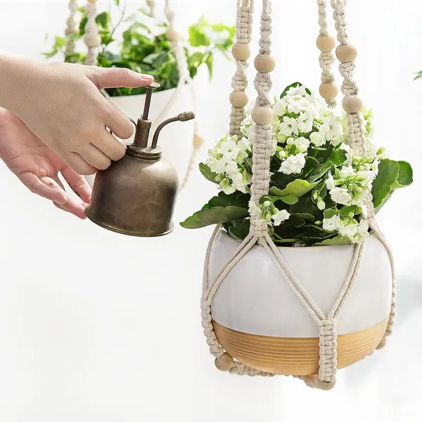 Macrame_Plant_Hanger_With_Wood_Beads