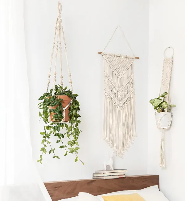 Macrame_Plant_Hanger_With_Wood_Beads
