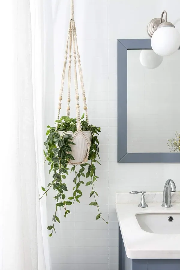 Macrame_Plant_Hanger_With_Wood_Beads