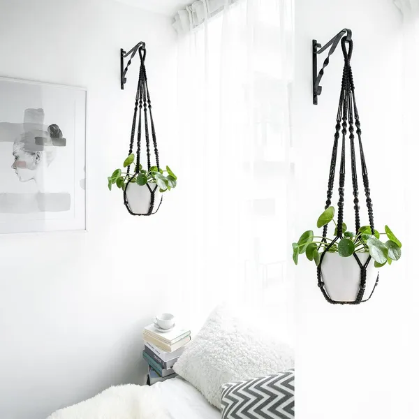 Macrame_Plant_Hanger_With_Wood_Beads