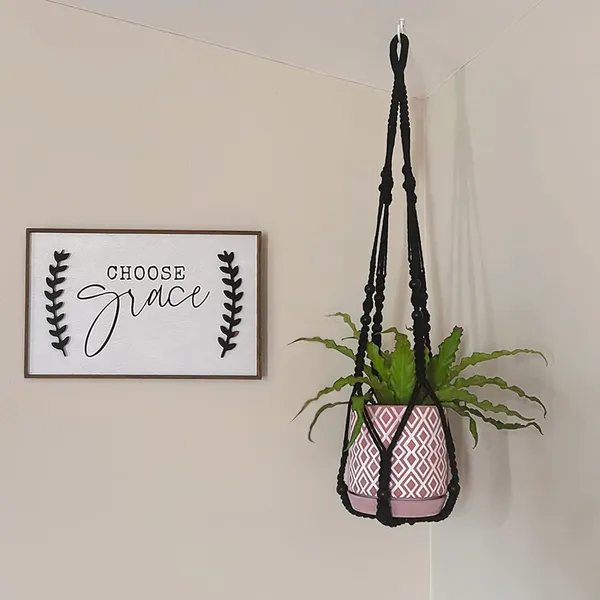 Macrame_Plant_Hanger_With_Wood_Beads