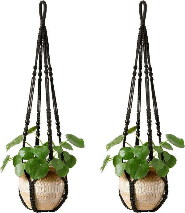 Macrame_Plant_Hanger_With_Wood_Beads
