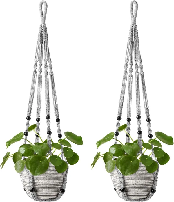 Macrame_Plant_Hanger_With_Wood_Beads