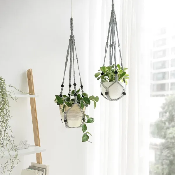 Macrame_Plant_Hanger_With_Wood_Beads