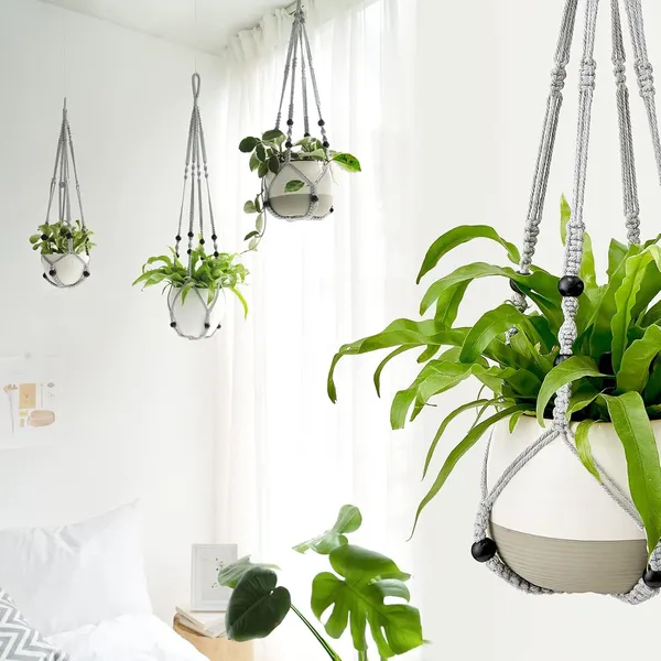 Macrame_Plant_Hanger_With_Wood_Beads