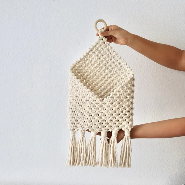 Macrame_Hanging_Book_Holder_|_Boho_Wall_Shelf_Organizer