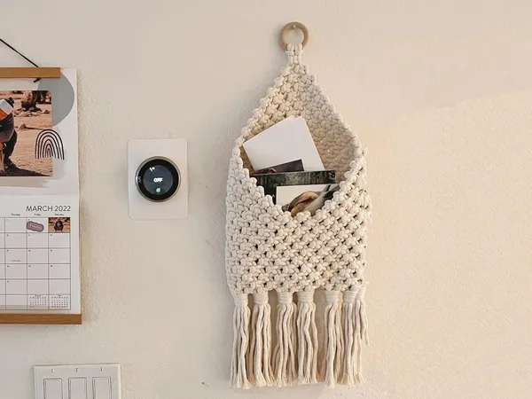 Macrame_Hanging_Book_Holder_|_Boho_Wall_Shelf_Organizer