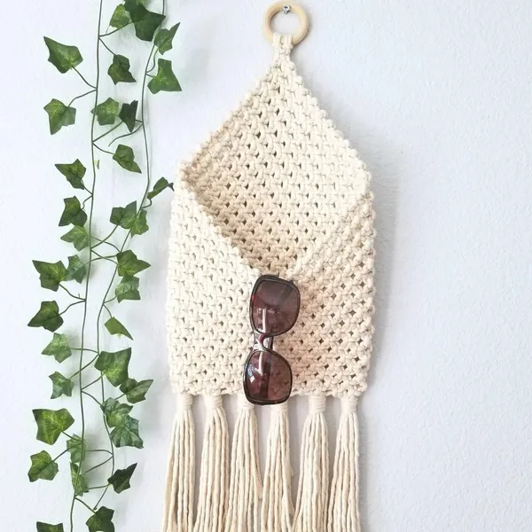 Macrame_Hanging_Book_Holder_|_Boho_Wall_Shelf_Organizer