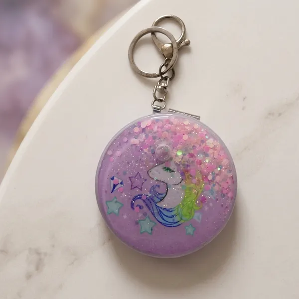 Resin_Keychain_With_Magnifying_Glass