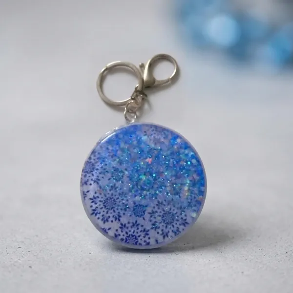 Resin_Keychain_With_Magnifying_Glass