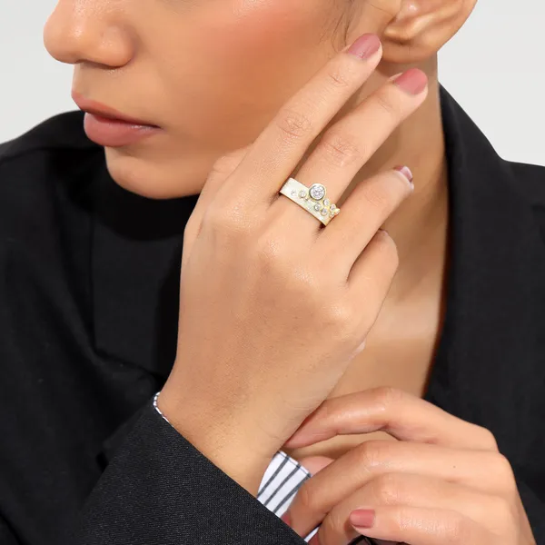 Ora_Golden_Diamond_Adjustable_Ring