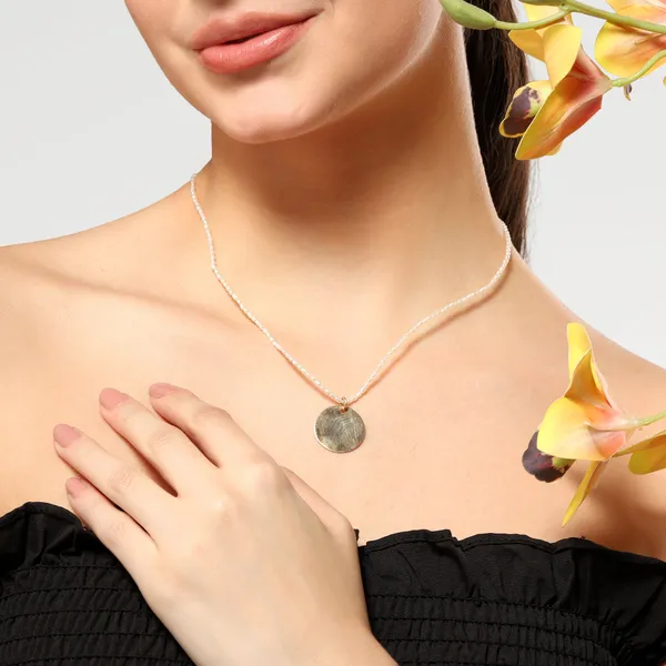 Loe_Golden_Pearl_Necklace