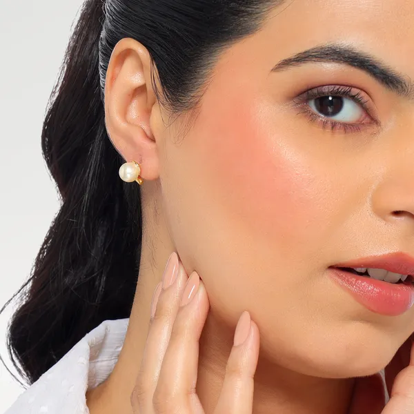 Bela_Golden_Round_Pearl_Earrings