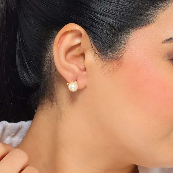 Bela_Golden_Round_Pearl_Earrings