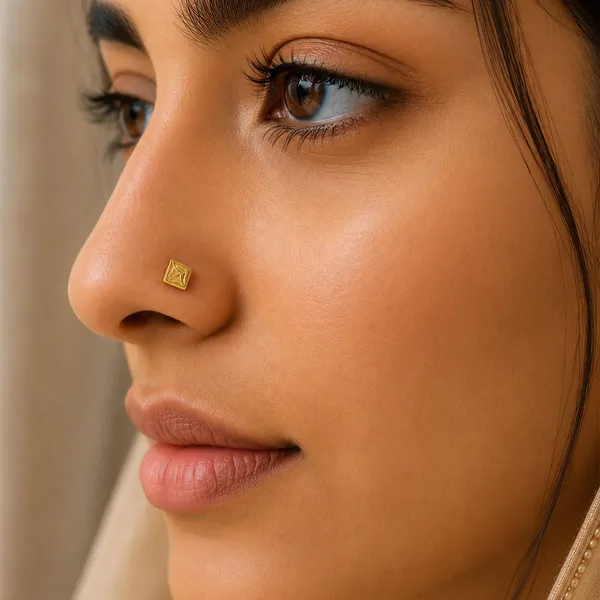 Daya_Golden_Nose_Pin