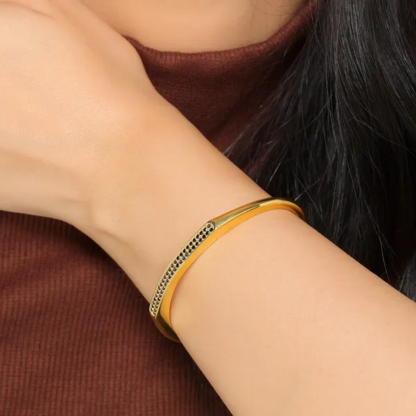 Ruby_Golden_Black_Spinel_Bangle