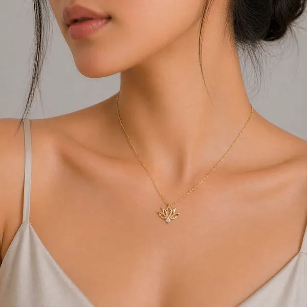 Uria_Golden_Necklace