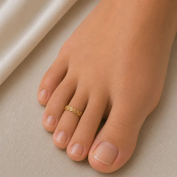 Nola_Golden_Toe_Ring