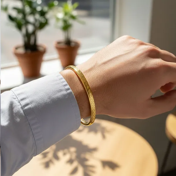 Mack_Golden_Bangle_Bracelet