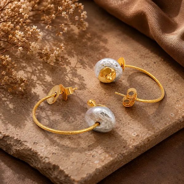 Juno_Golden_Huggies_Pearl_Earrings