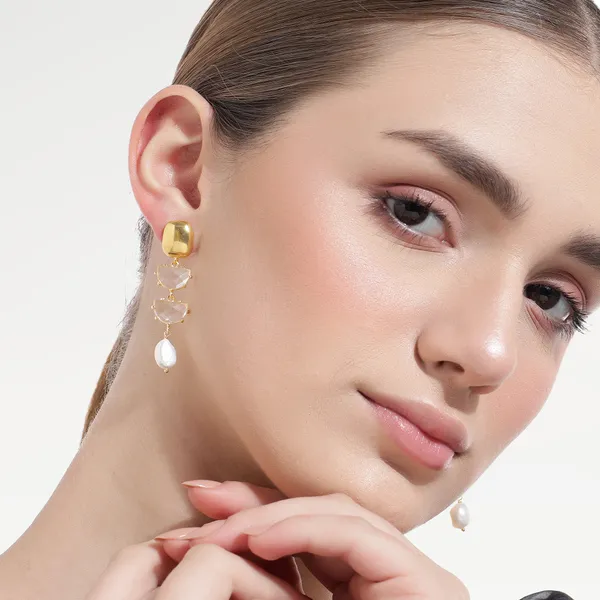 Sia_Golden_Crystal_Pearl_Earrings