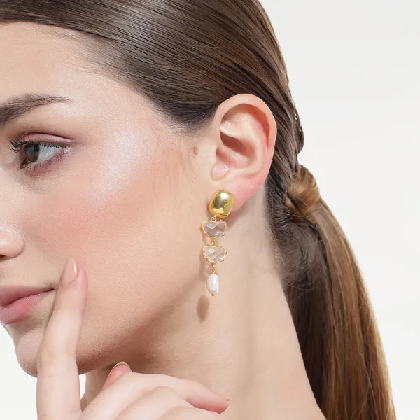 Sia_Golden_Crystal_Pearl_Earrings
