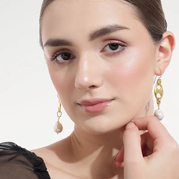 Rina_Golden_Pearl_Earrings