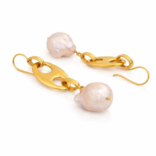 Rina_Golden_Pearl_Earrings