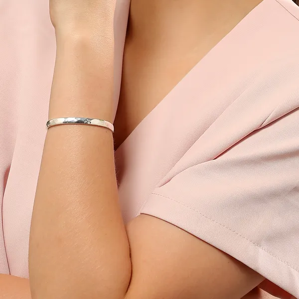 Rina_Silver_Hammered_Bangle