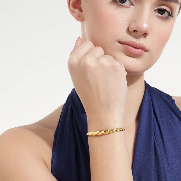 Veda_Golden_Cuff_Bracelets