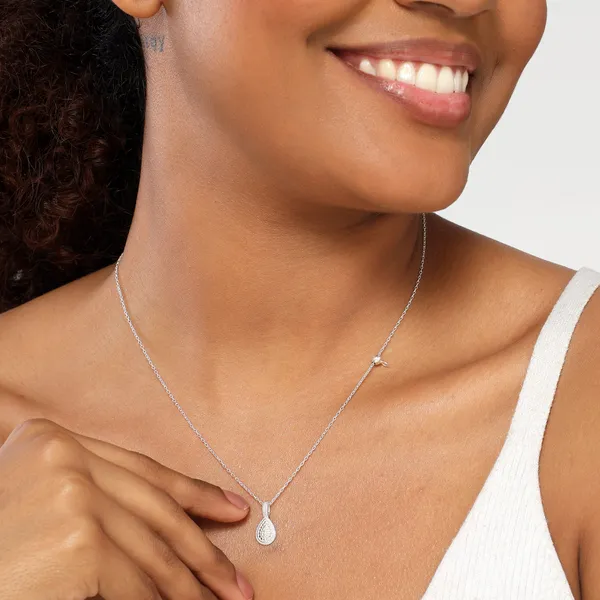 Jia_Silver_Embossed_Necklace