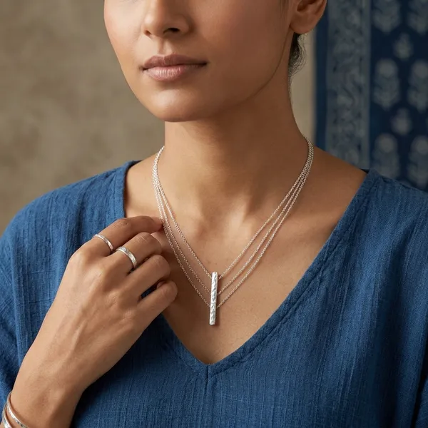 Ria_Silver_Leyer_Necklace