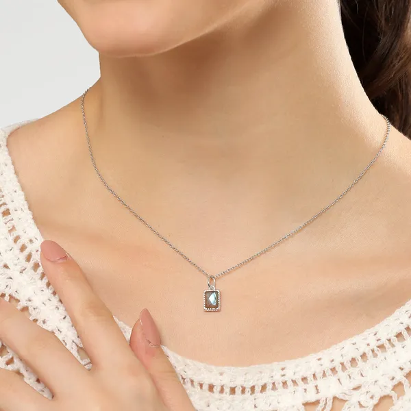 Nora_Silver_Labradorite_Pendant