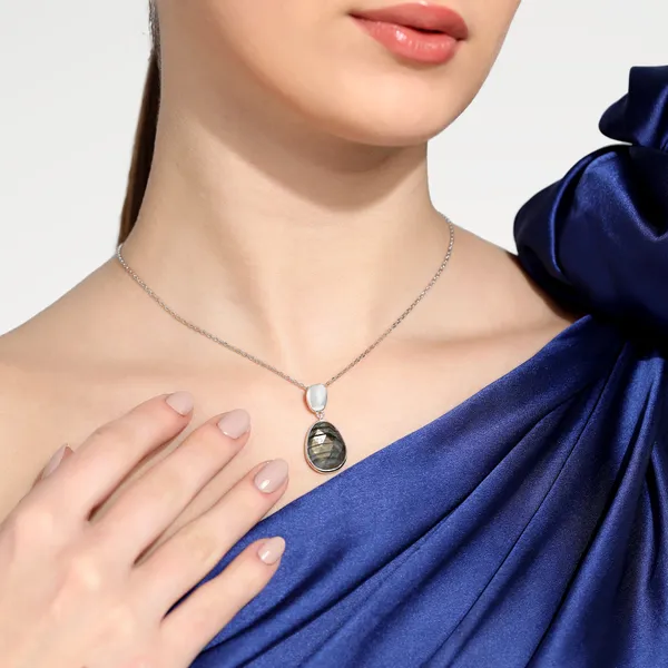Ava_Silver_Labradorite_Pendant