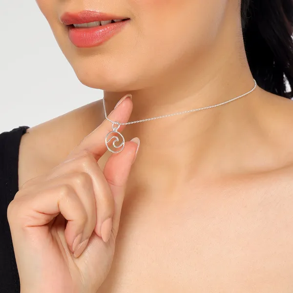 Mia_Golden_Elegant_Pendant