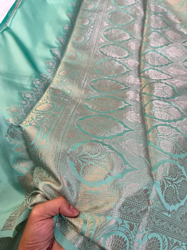 Metallic_Sea_Green_Khaddi_Buti_Weave_Soft_Silk_Banarasi_Saree