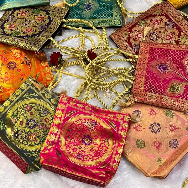 Pack_of_10_-_Elegant_Banarasi_Handbag_Set_10x10_inch