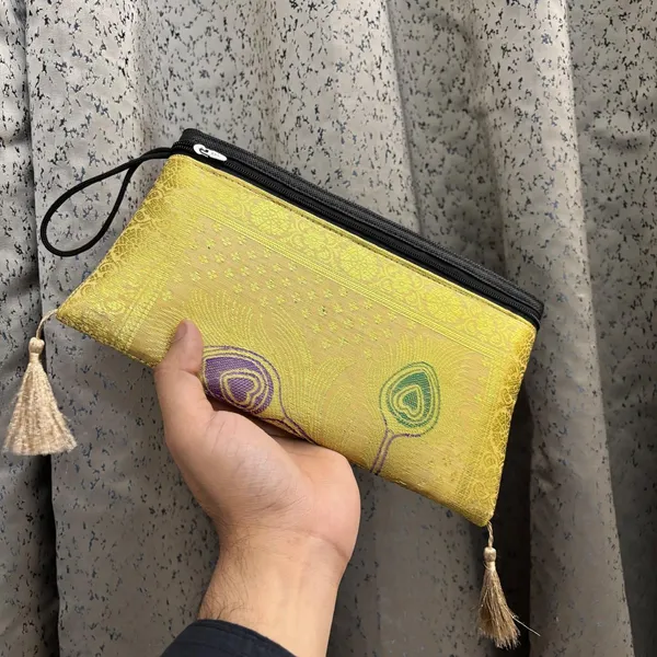 Cream_Banarasi_Silk_Brocade_Peacock_Motif_Wallet_Pouch_For_Women