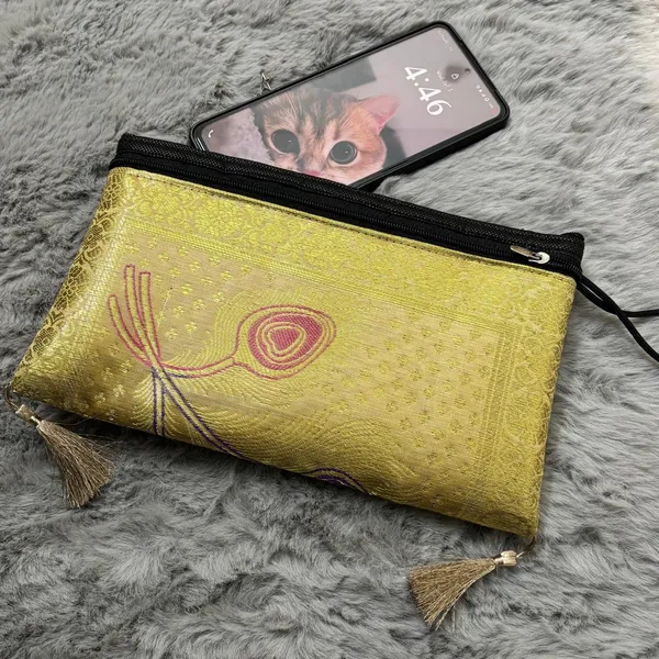 Cream_Banarasi_Silk_Brocade_Peacock_Motif_Wallet_Pouch_For_Women