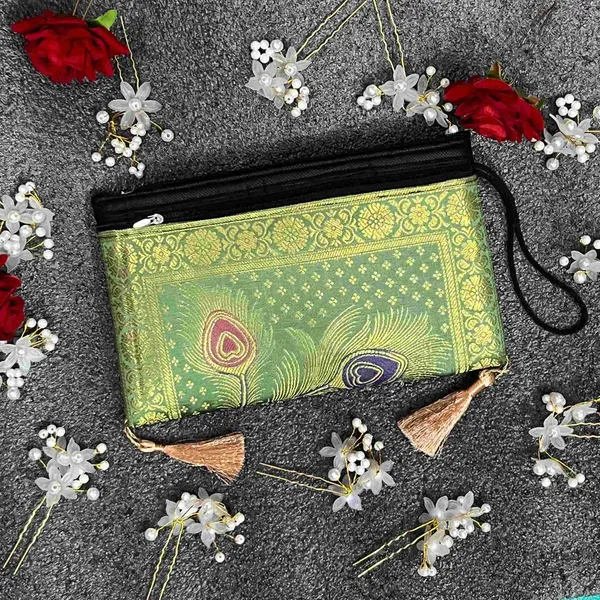 Pista_Exclusive_Handmade_Banarasi_Women_Wallets
