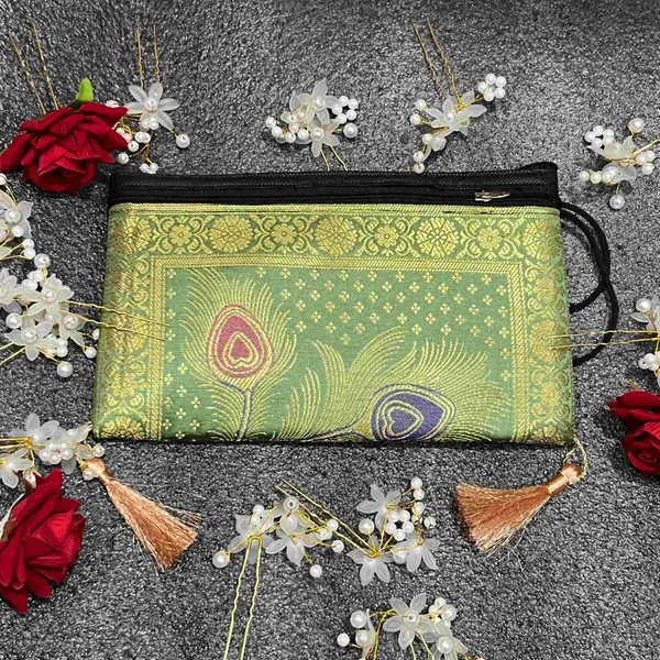 Pista_Exclusive_Handmade_Banarasi_Women_Wallets