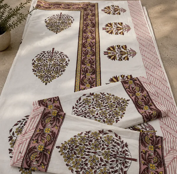 White_&_Orange_Cotton_Block_Printed_King_Size_Bedsheet_With_2_Pillow_Covers