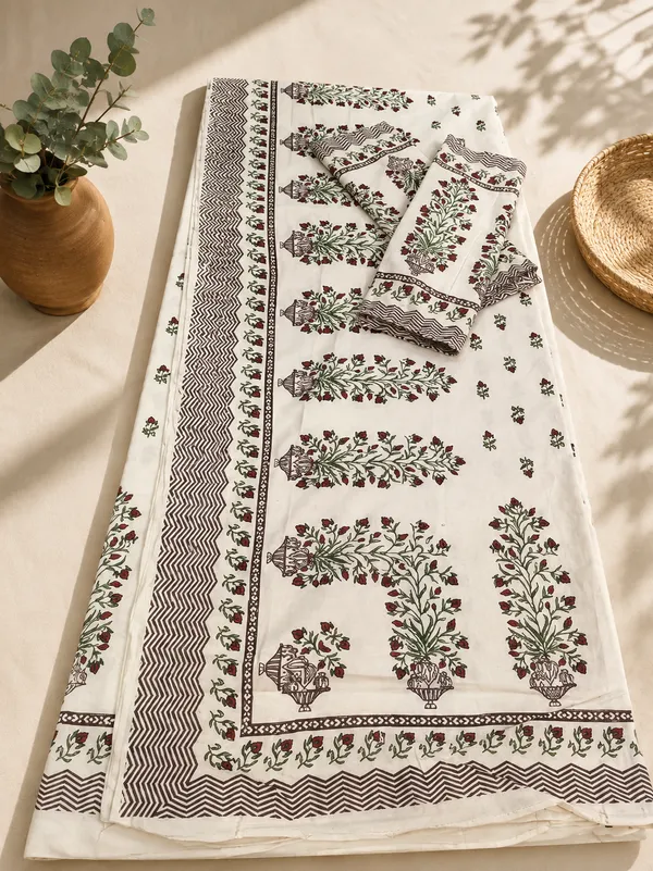 White_&_Red_Cotton__Floral_Print_Kingsize_Bedsheet_with_2_Pillow_covers.