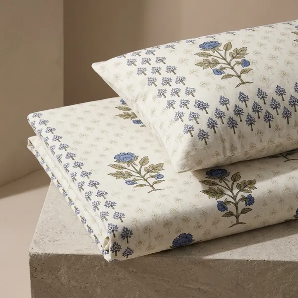 White_&_Blue_Jaipuri_Block_Print_Cotton_King_Size_Bedsheet_With_Pillow_Covers