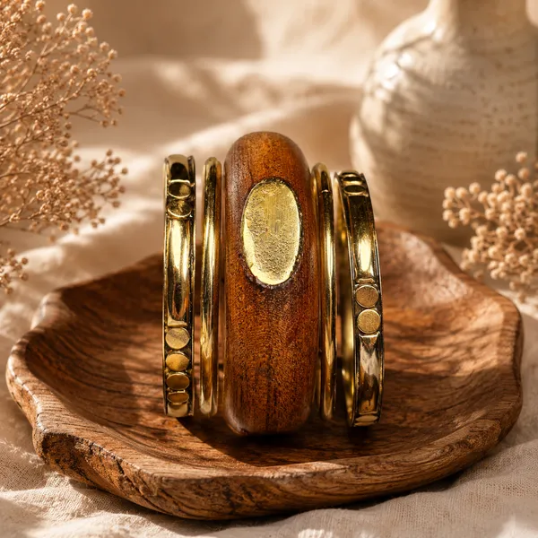 Wooden_Gold_Medallion_Bangle_Set